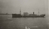 Ein uns begegnender Norwegischer Trasporter. Dahinter die Küste Norwegens 30/3 1942
