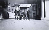 Tyske soldater på Mesna bensinstasjon