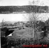 Fallselva, Tatt fra der brua er sprengt bort ned mot Holmen brygge og mølla.  Garden i front er Eidsfoss. Den er revet.