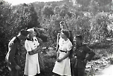 Tyske soldater sammen med norske jenter ved Røros