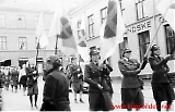 Kvinnehirden paraderer